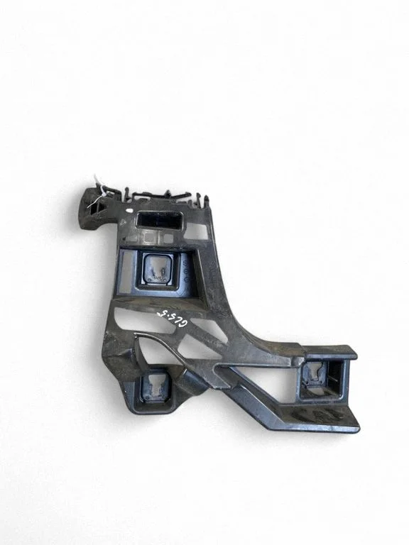 Rear bumper mounting bracket A1668850265