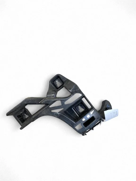 Rear bumper mounting bracket A1668850265
