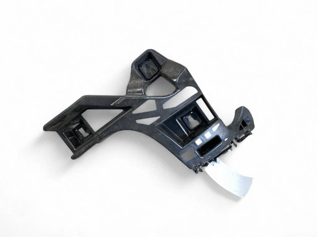 Rear bumper mounting bracket A1668850265