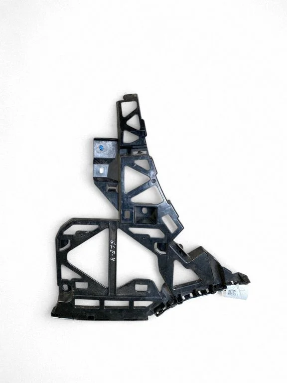 Rear bumper mounting bracket A1668851721