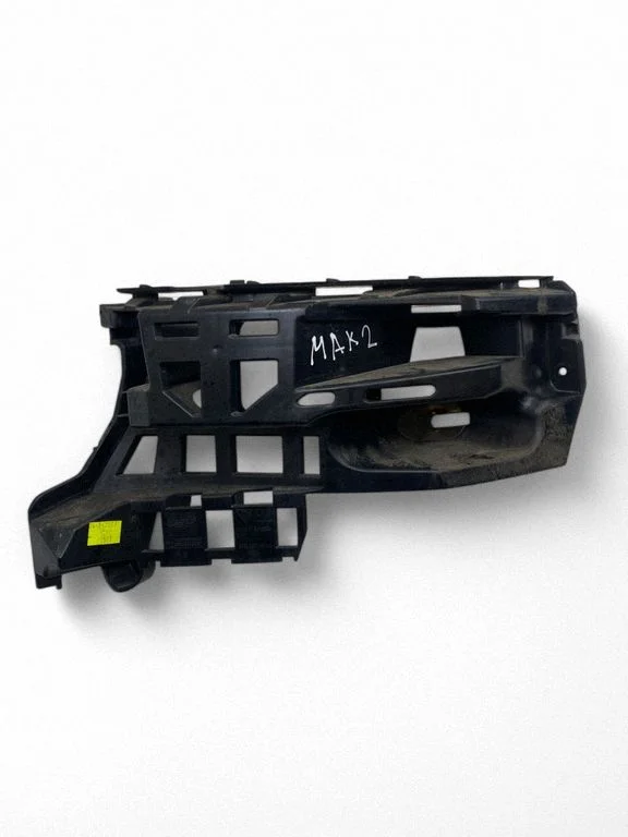 Rear bumper mounting bracket – Porsche Macan (95B) (2014-2018)