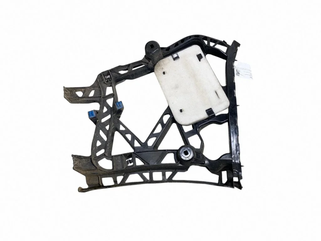 Rear bumper mounting bracket A1668854100