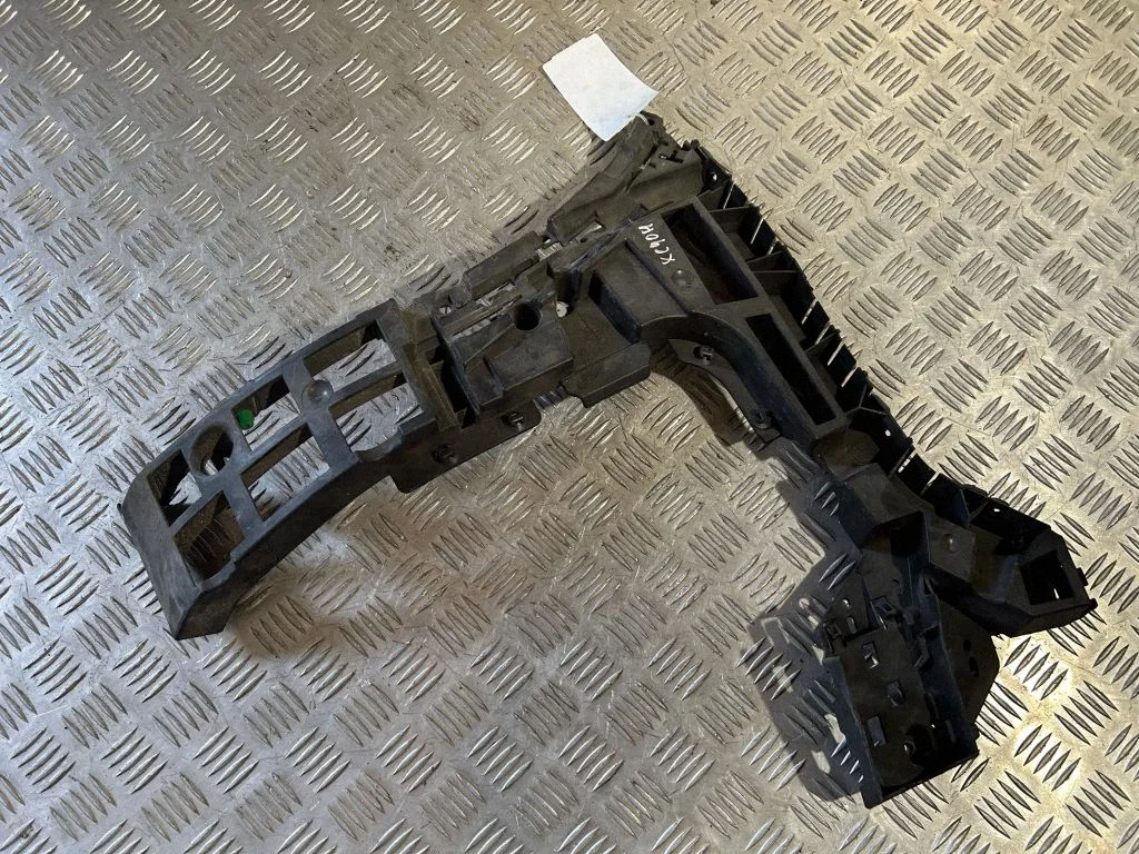 Tagumise kaitseraua kinnitusklamber 31407730