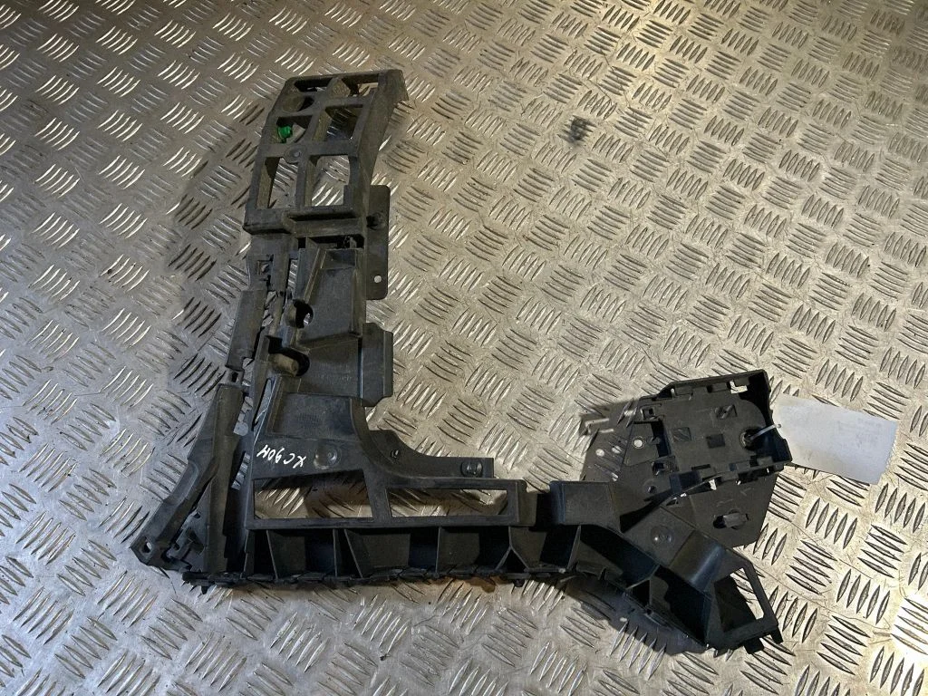 Rear bumper mounting bracket – Volvo XC90 (2014-)