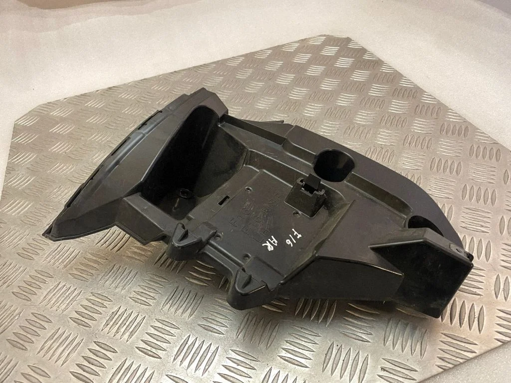 Rear bumper mounting bracket 7338285