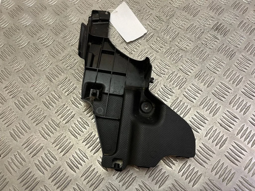 Rear bumper mounting bracket – Lexus NX (2014-2021)