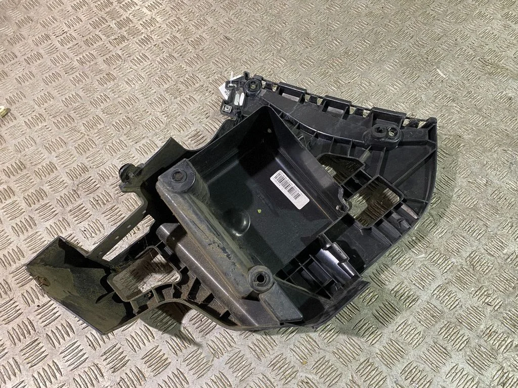 Rear bumper mounting bracket 7319830