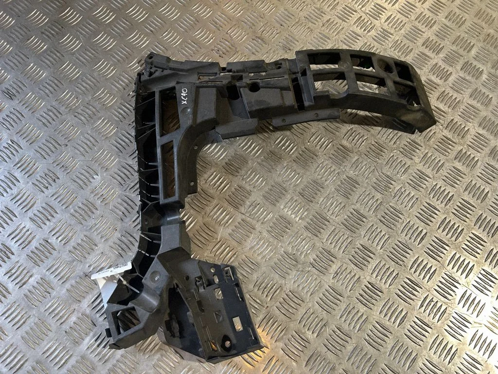 Rear bumper mounting bracket – Volvo XC90 (2014-)