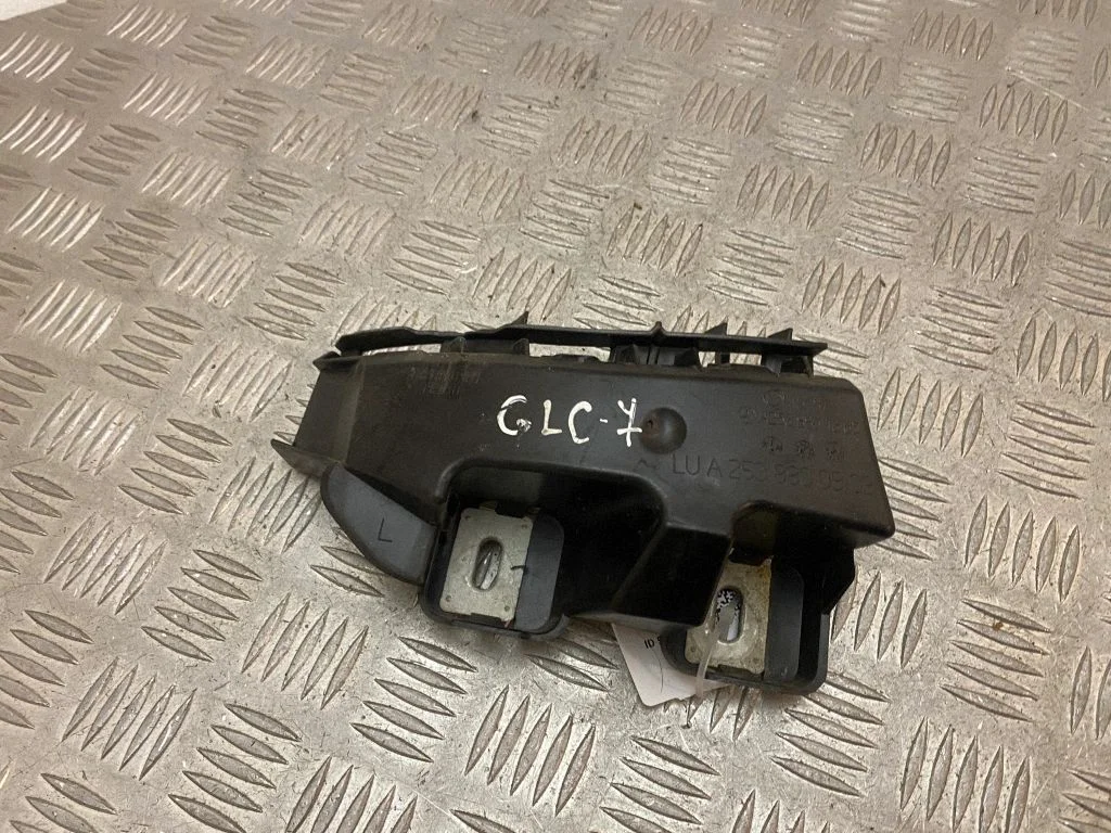 Rear bumper mounting bracket A2538800903