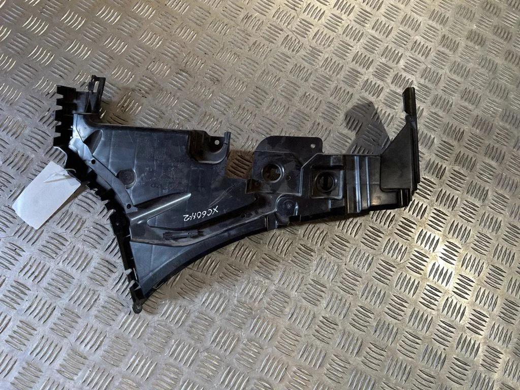 Rear bumper mounting bracket 31663562