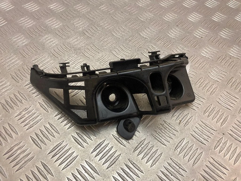 Rear bumper mounting bracket A1568850165