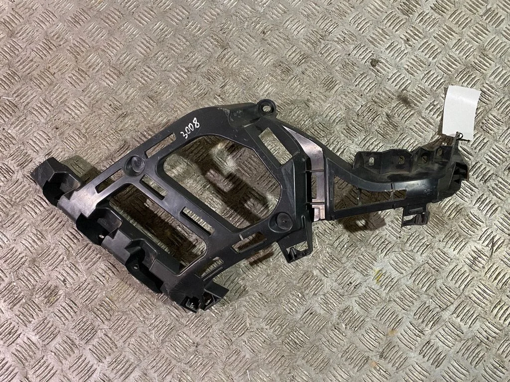 Rear bumper mounting bracket 984105280