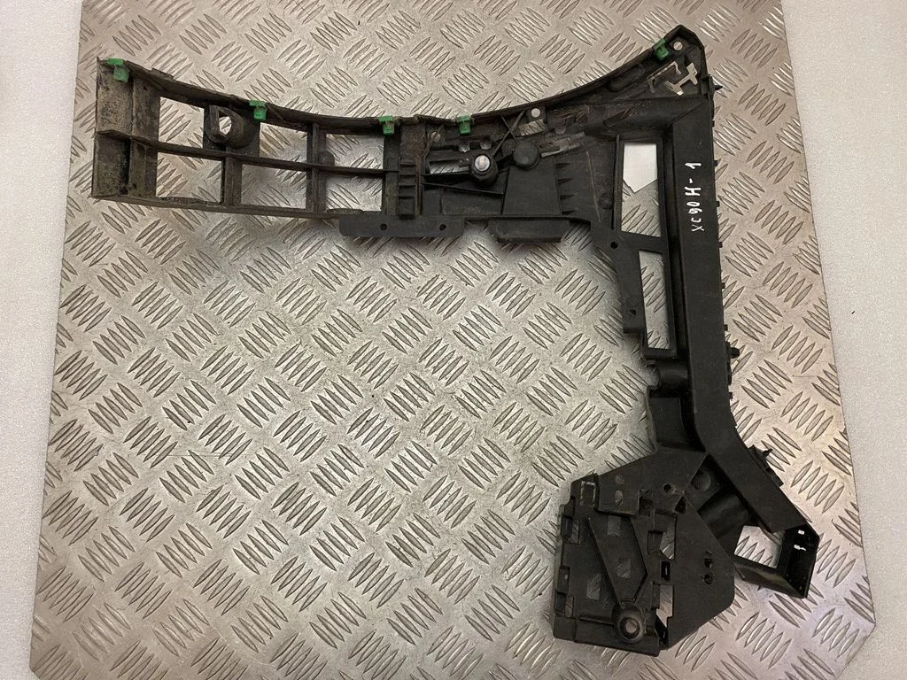 Rear bumper mounting bracket 31407731