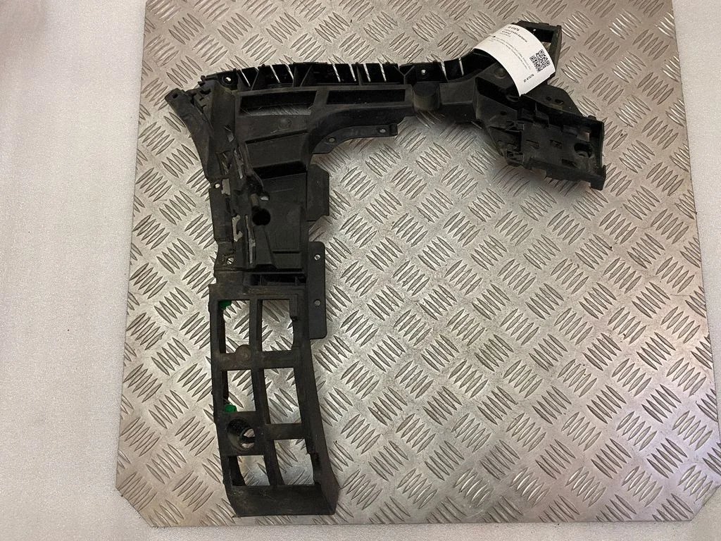Rear bumper mounting bracket 31407730