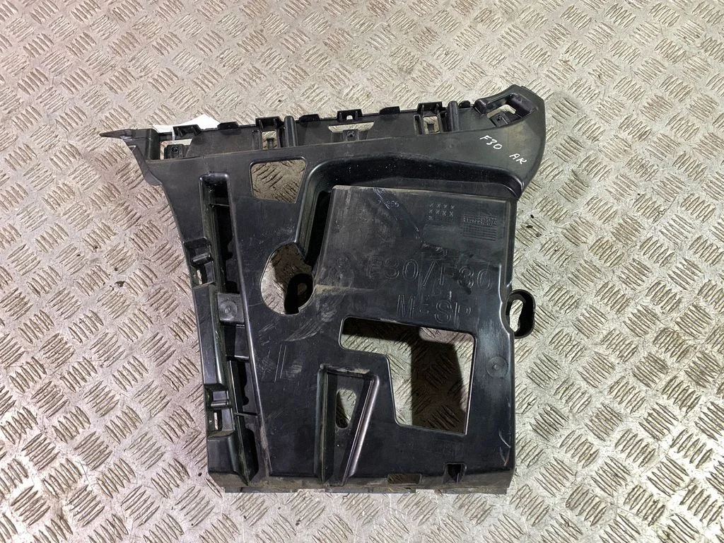 Rear bumper mounting bracket 7256923