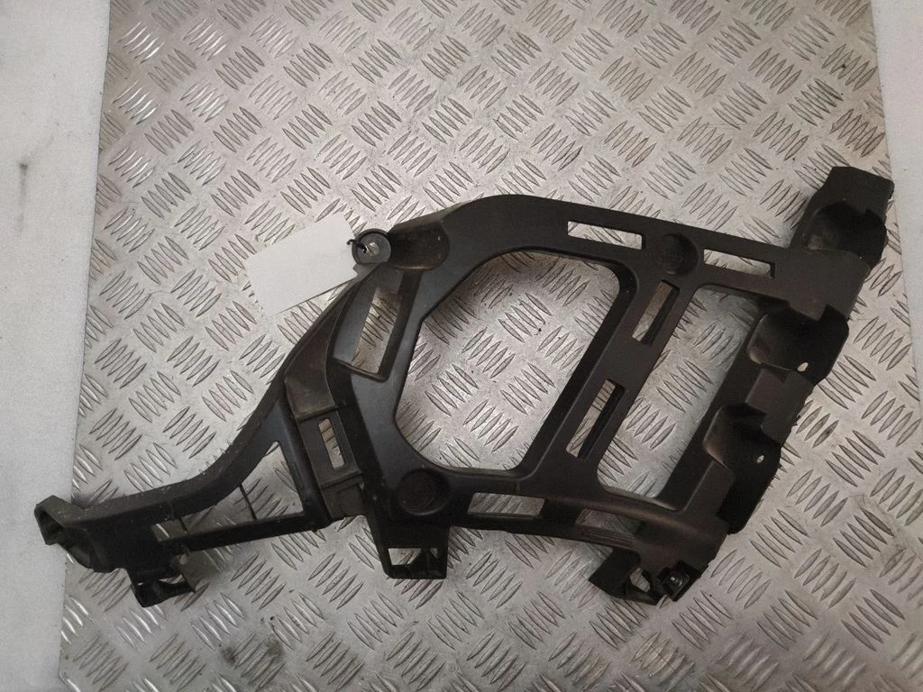 Rear bumper mounting bracket 9840997780