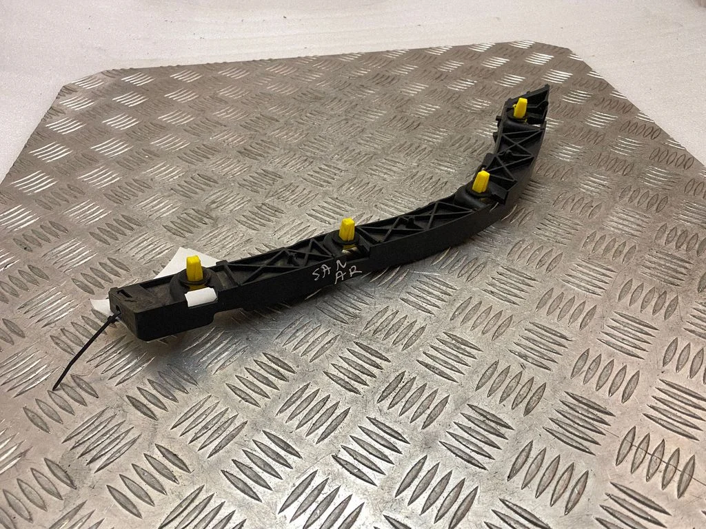 Rear bumper mounting bracket 86654S1000
