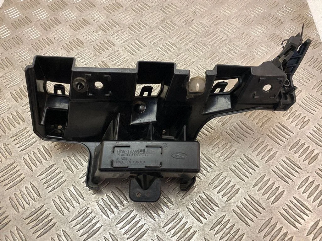 Rear bumper mounting bracket FR3B17D961AG