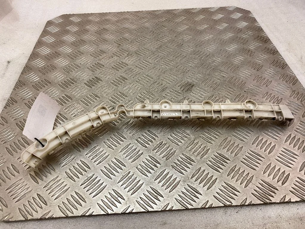 Rear bumper mounting bracket – left