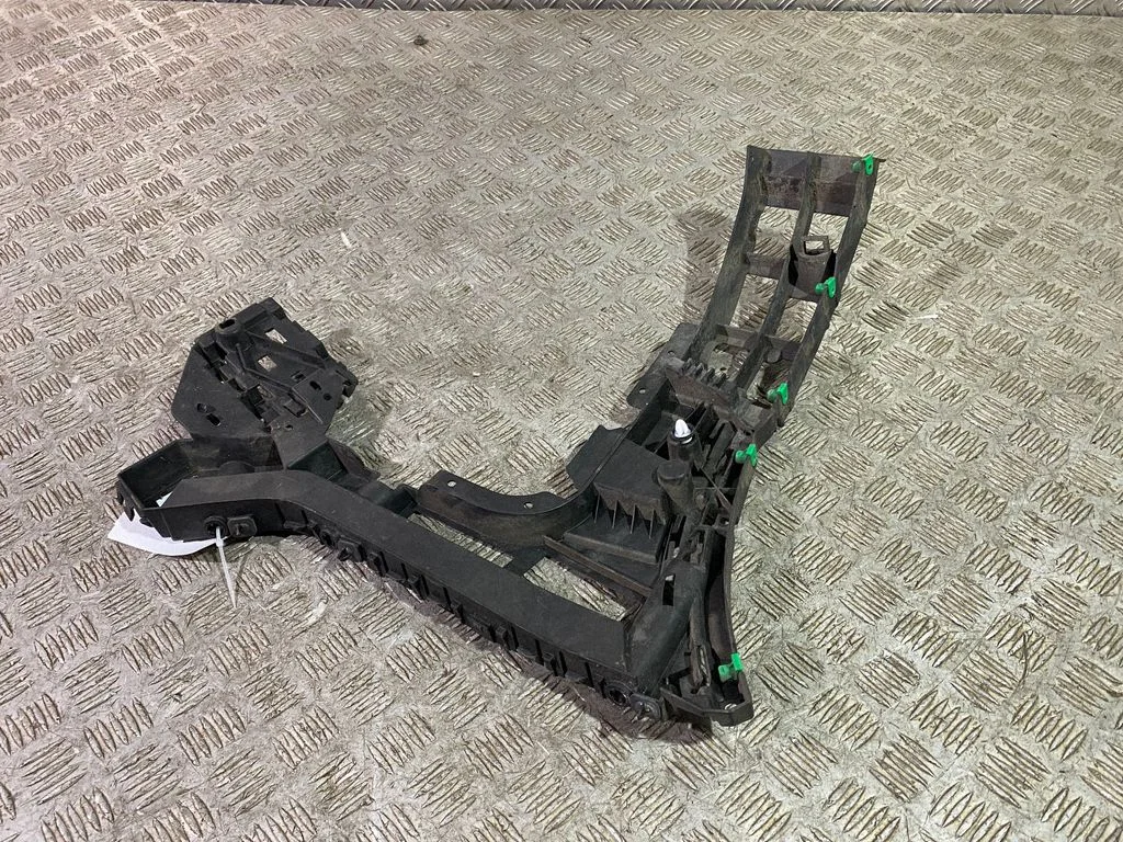 Rear bumper mounting bracket – Volvo XC90 (2014-)