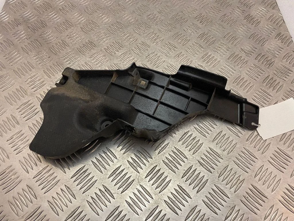 Rear bumper mounting bracket – Lexus RX 450H (2016-)
