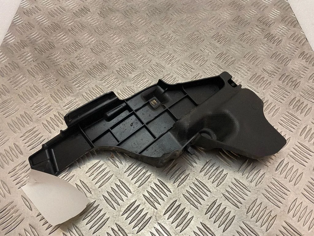Rear bumper mounting bracket – Lexus RX 450H (2016-)