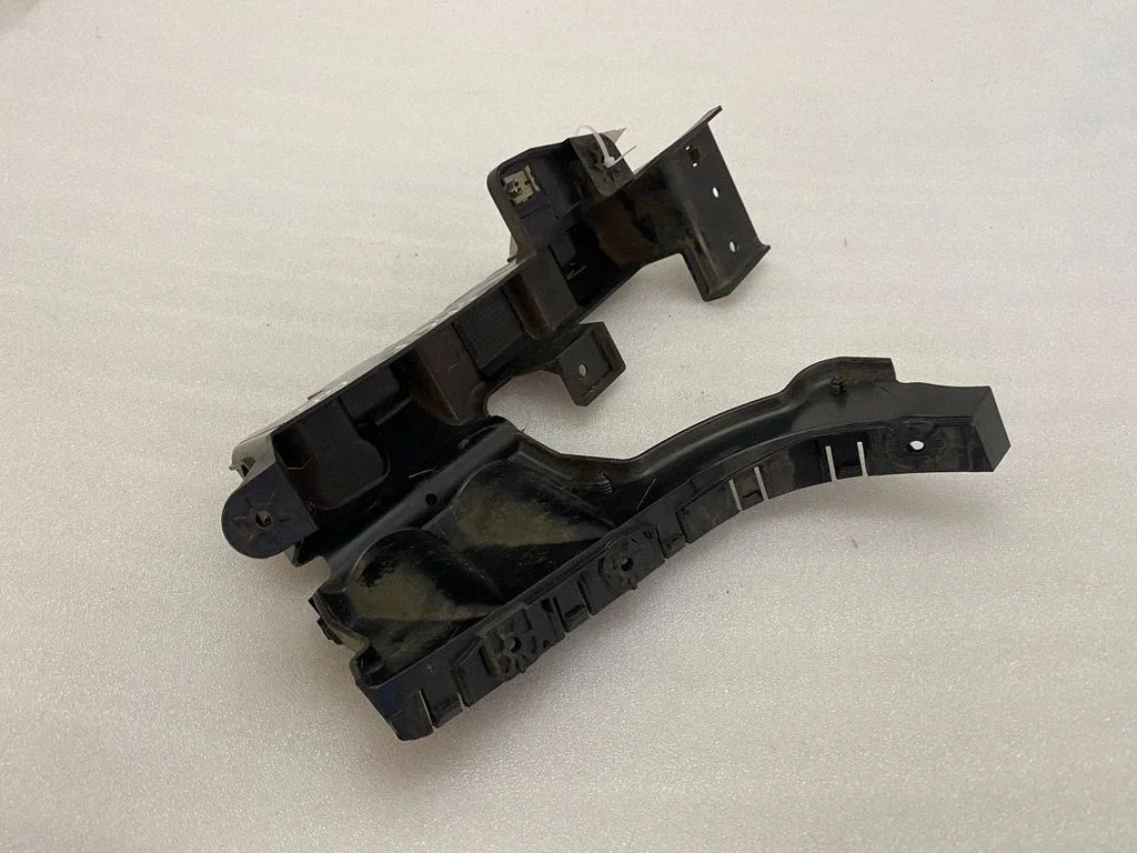 Rear bumper mounting bracket 68229238AC