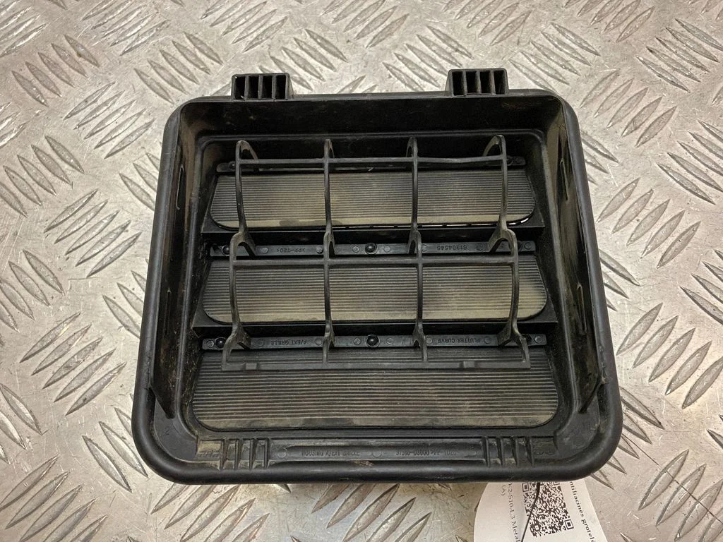 Quarter panel pressure vent 97510D3000