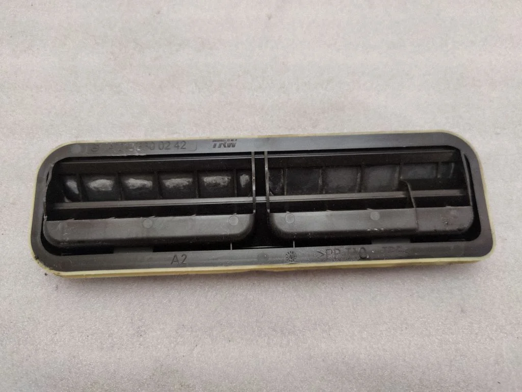 Ventilatsioonirest – Mercedes-Benz CLS-klass C218 X218 (2011-2017)