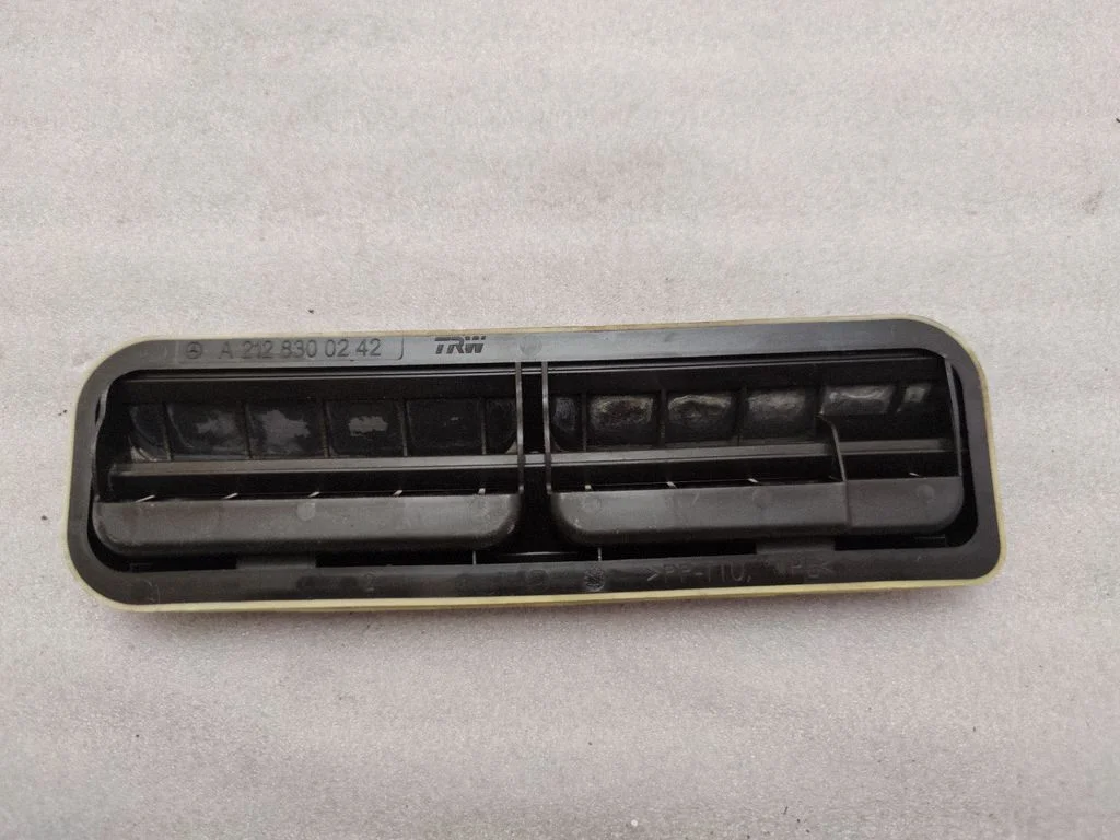 Ventilatsioonirest – Mercedes-Benz CLS-klass C218 X218 (2011-2017)