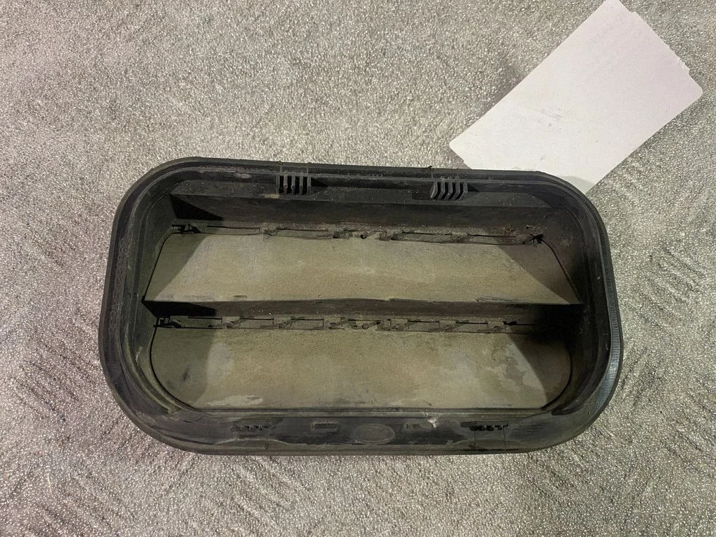 Quarter panel pressure vent 3C3A54280B62