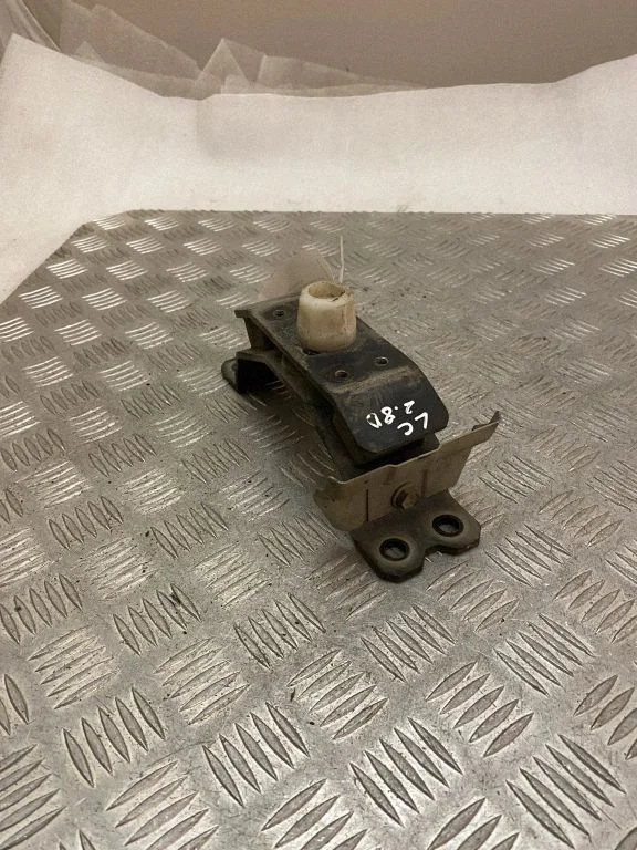 Gearbox mount – Toyota Land Cruiser (J150) (2009-)