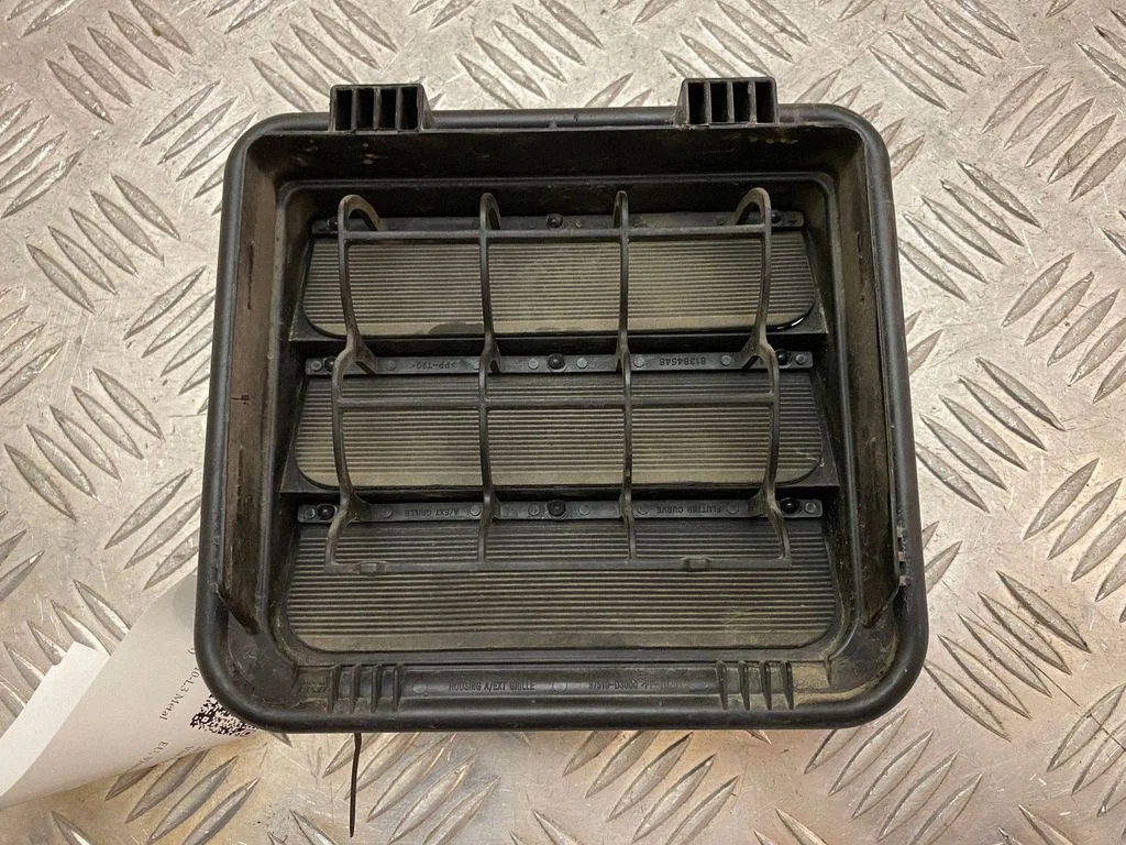 Quarter panel pressure vent 97510D3000