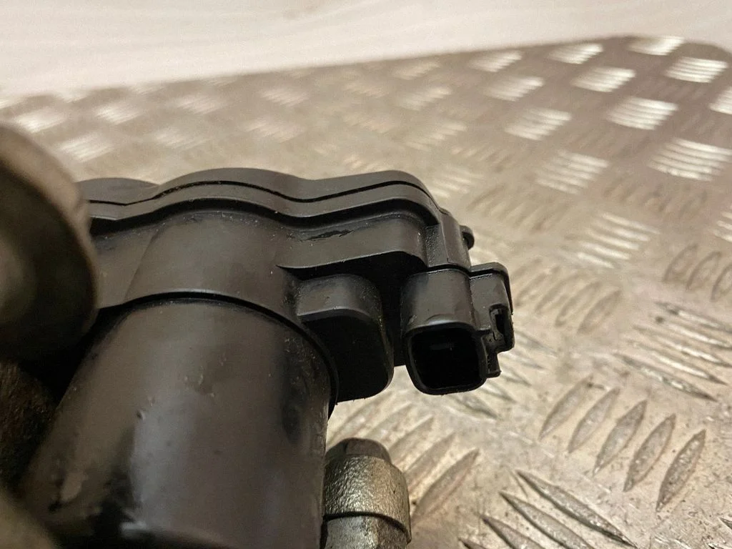 Rear brake caliper – left