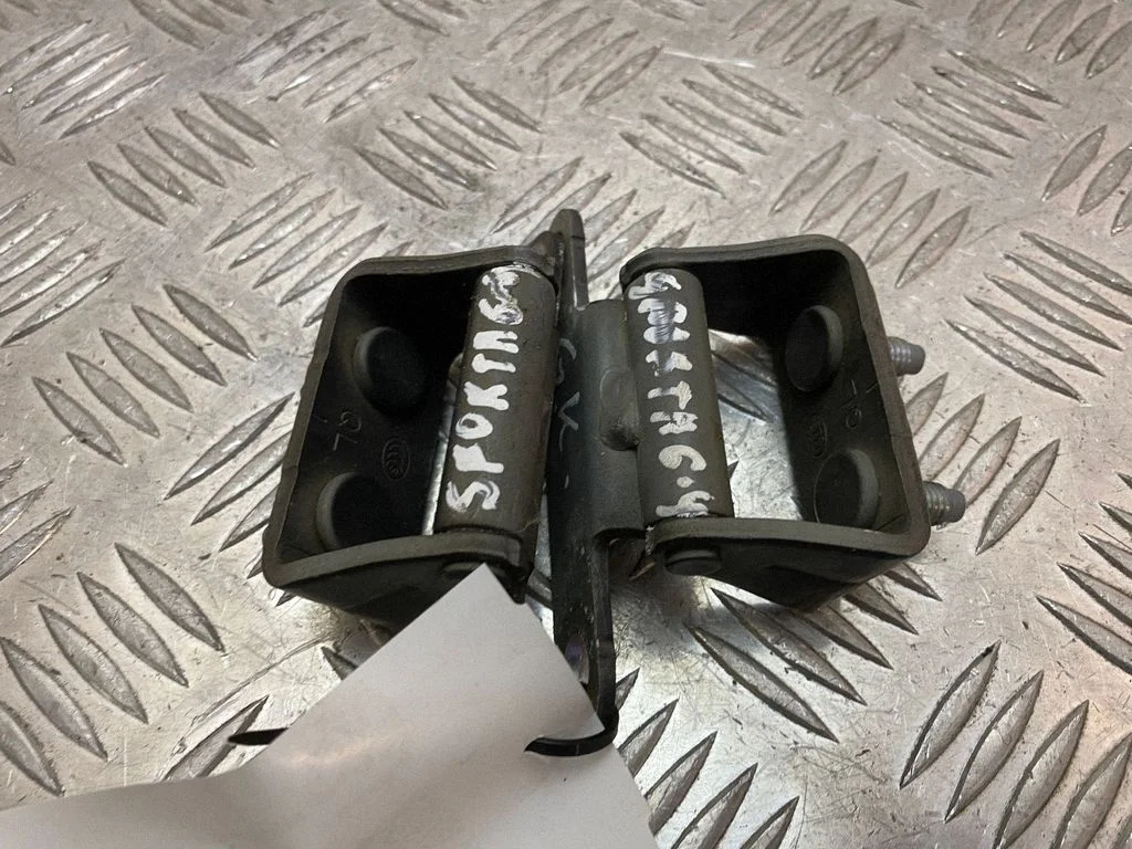 Tailgate/trunk/boot hinge