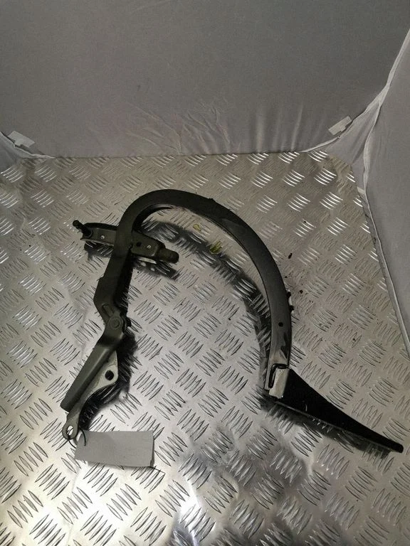 Tailgate/trunk/boot hinge 4G5827302B