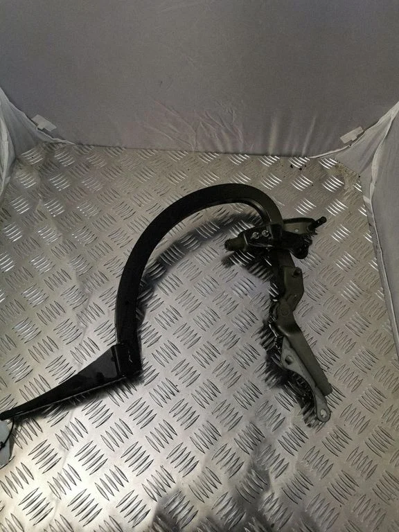 Tailgate/trunk/boot hinge 4G5827301B