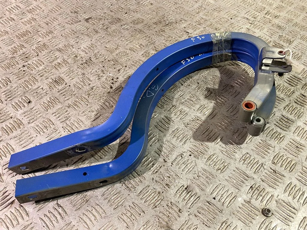 Tailgate/trunk/boot hinge