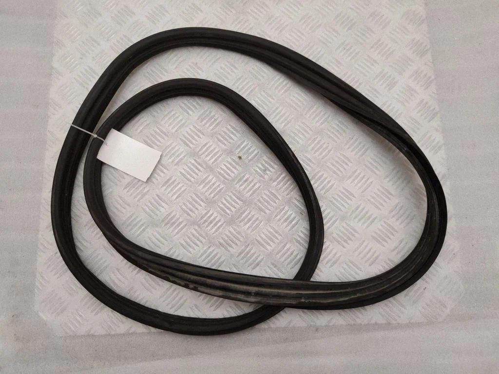 Loading door rubber seal (on body)