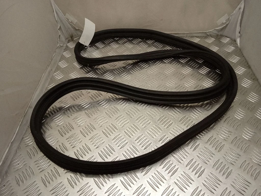 Loading door rubber seal (on body)