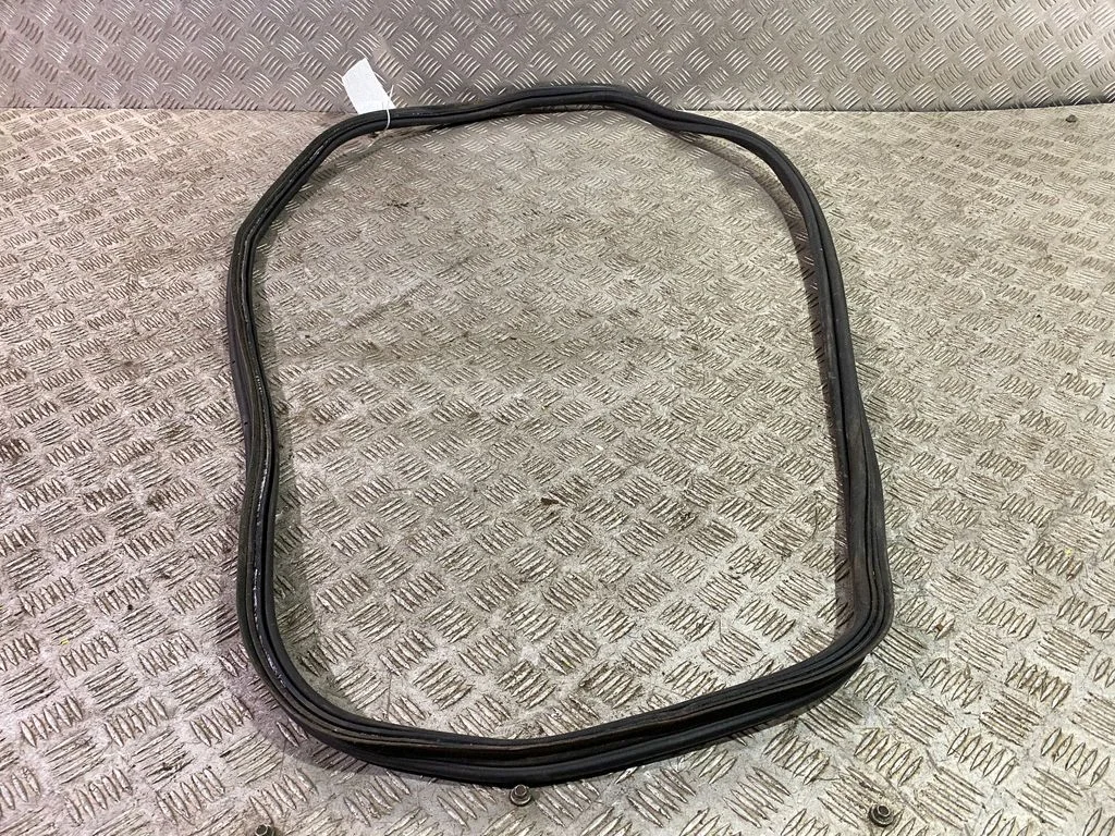 Loading door rubber seal (on body)