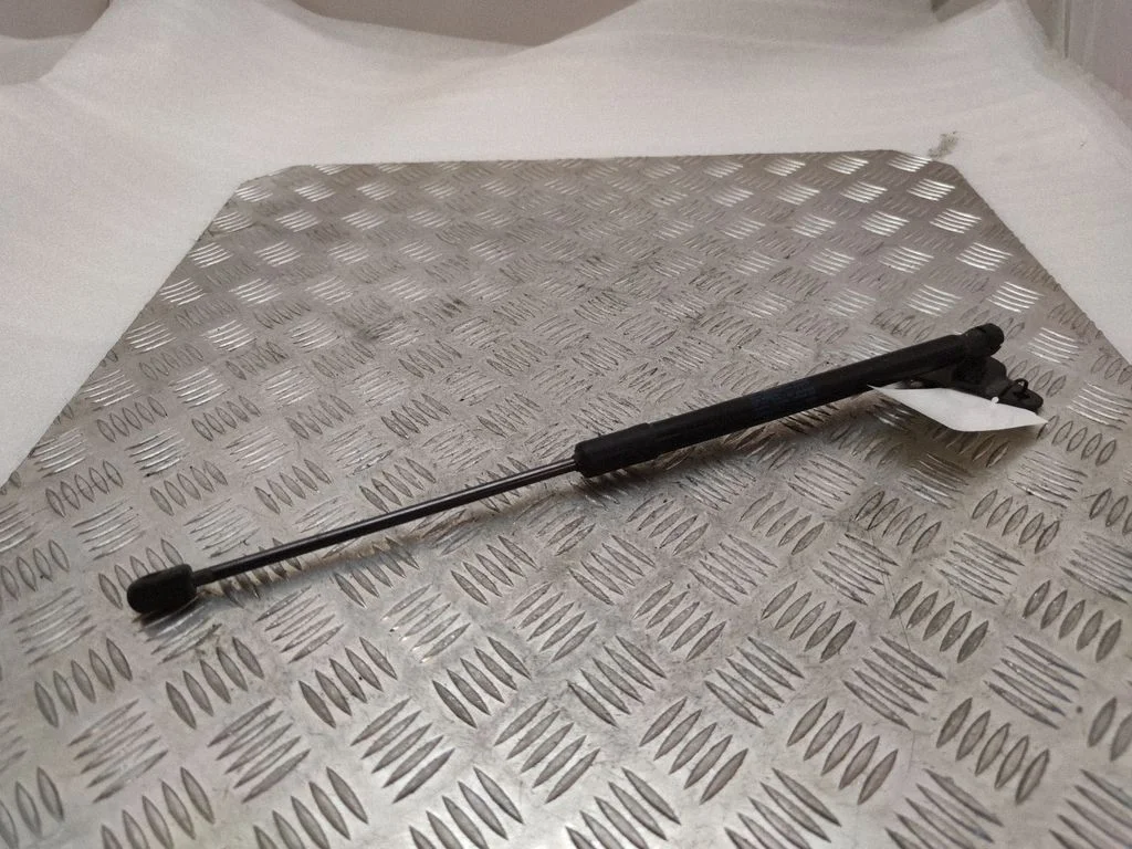 Tailgate/trunk strut/damper – Audi A1 (2018-)