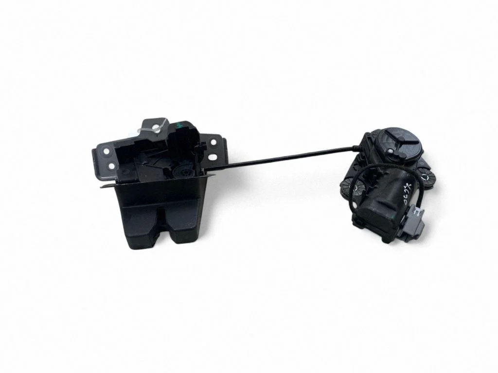 Aizmugurējā vāka slēdzene 31349975