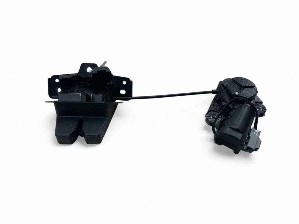 Aizmugurējā vāka slēdzene 31349975