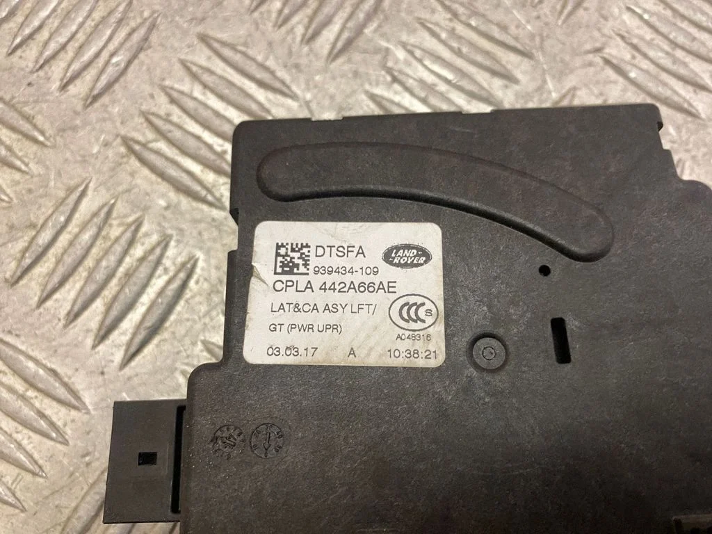 Aizmugurējā vāka slēdzene CPLA442A66AE