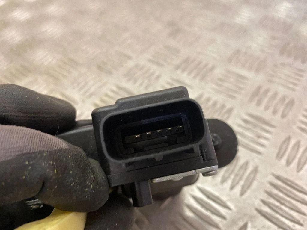 Tailgate/trunk/boot lock/catch/latch 81230G2000