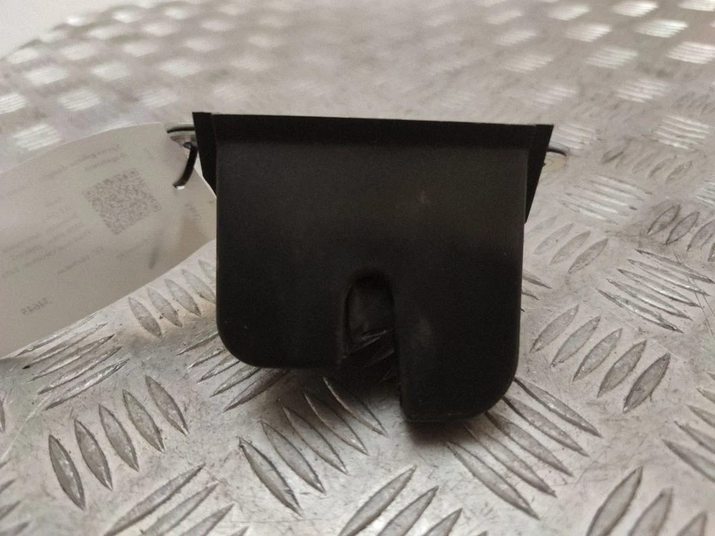Aizmugurējā vāka slēdzene 2G6827505B