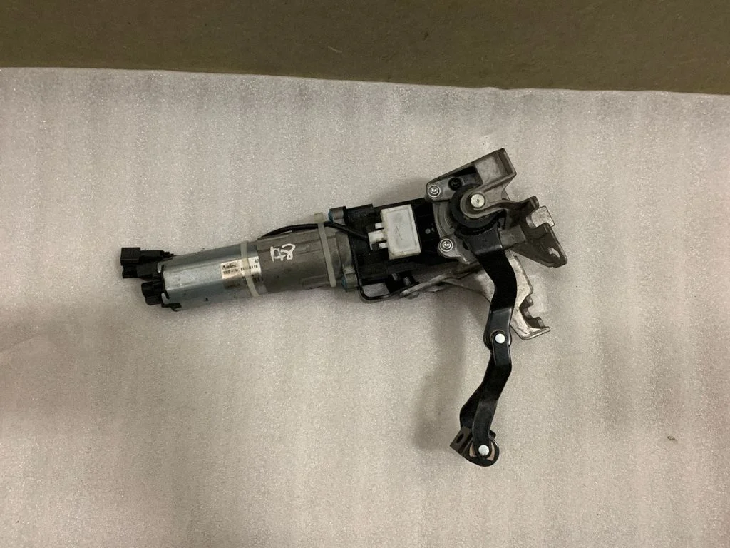 Aizmugurējā vāka piesaistes motors – Audi A8 S8 D4 4H (2010-2016)