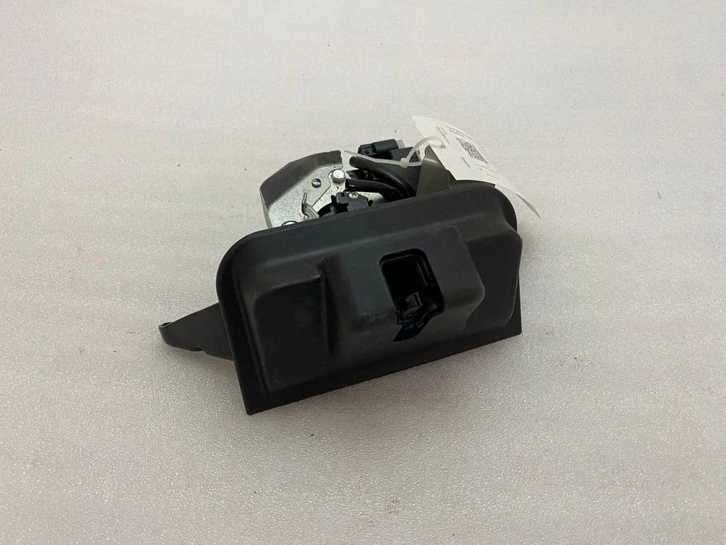 Zamek klapy bagażnika T9161351B