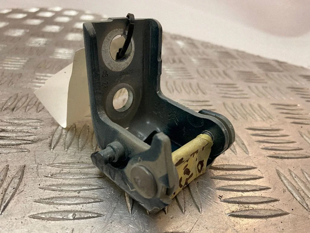 Front door upper hinge – left
